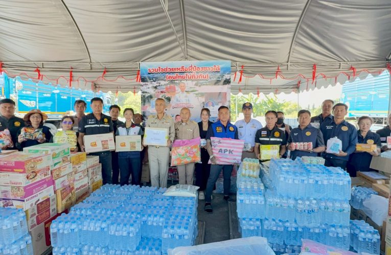 สุพรรณบุรี คนไทยไม่ทิ้งกันบริจาคสิ่งของช่วยพี่น้องชาวใต้ไม่ขาดสาย