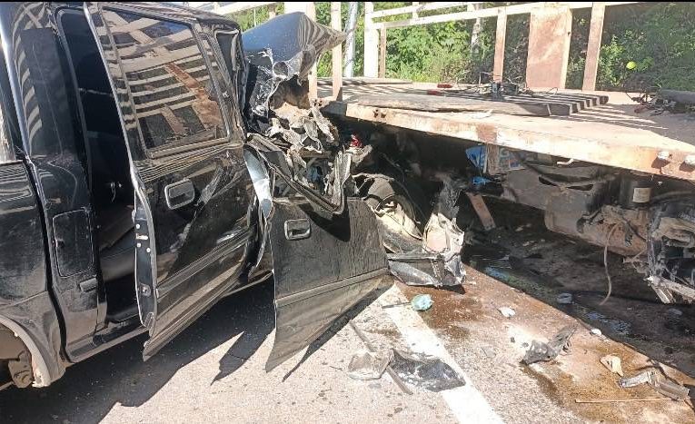 พระขับรถบวกรถบรรทุกดับ