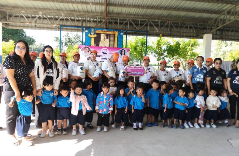 บุรีรัมย์ – คณะทำงานจิตอาสาจังหวัดบุรีรัมย์ลงพื้นที่มอบผ้าห่มกันหนาวให้เด็กเล็กตามโครงการ “อุ่นกาย อุ่นใจ จิตอาสาร่วมใจ”