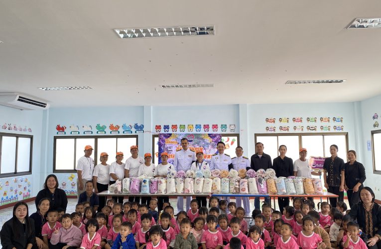 กาฬสินธุ์ – คณะทำงานจิตอาสาจังหวัดกาฬสินธุ์ 2 มอบผ้าห่มกันหนาวให้ศูนย์พัฒนาเด็กเล็กเทศบาลตำบลคำบง