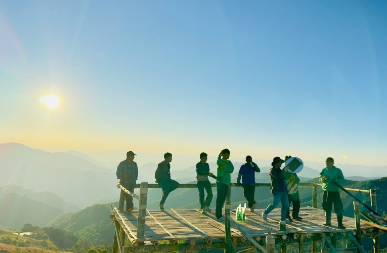 อบต.ห้วยห้อม เตรียมพื้นที่จัดกิจกรรม เดิน – วิ่ง เพื่อสุขภาพ 2025 COFFEE HEALTHY RUN 3RD TIME 2025 ซึ่งกำหนดจัดในวันที่ 13 ธันวาคม 2568 นี้ โปรโมทจุดเช็คอินใหม่ของตำบลห้วยห้อม คือ “ม่อนดอยดูลาเปอร์ “จุดชมวิวแบบ 360 องศา