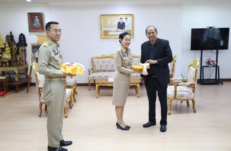 รองผู้ว่าฯ ประจวบคีรีขันธ์ เข้ารายงานตัวรับตำแหน่งอย่างเป็นทางการ พร้อมสักการะสิ่งศักดิ์สิทธิ์ประจำจังหวัด