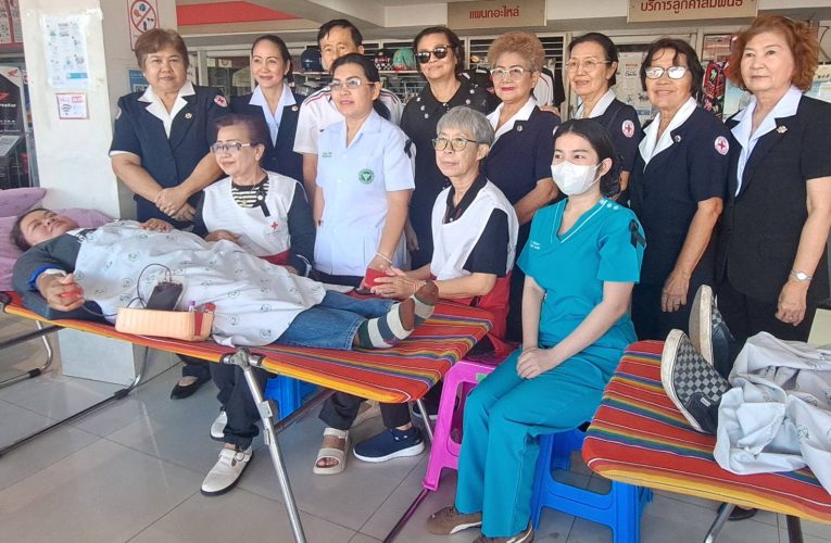 นครนายก : เหล่ากาชาดจังหวัดนครนายกร่วมกับโรงพยาบาลนครนายกและหจก.เดชากลการบ้านนา จัดกิจกรรมรับบริจาคโลหิต เนื่องในวันพ่อแห่งชาติ ประจำปี 2568 เพื่อถวายเป็นพระราชกุศลและน้อมรำลึกถึงพระมหากรุณาธิคุณ 4 ธันวาคม 2568