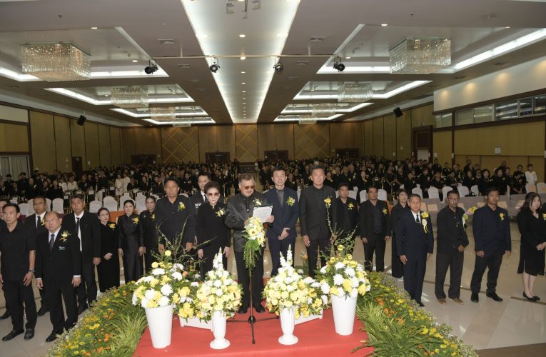 นนทบุรี-เทศบาลนครนนทบุรีจัดพิธีมอบโล่วันพ่อแห่งชาติ