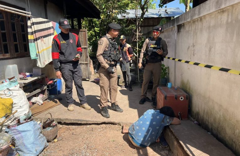 แม่แทงลูกสาวเสียชีวิตในห้องน้ำ