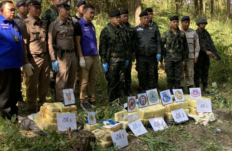 อำเภอไชยปราการ จังหวัดเชียงใหม่ร่วมบูรณาการตั้งด่านตรวจยึดยาบ้าล้านแปดพันเม็ด