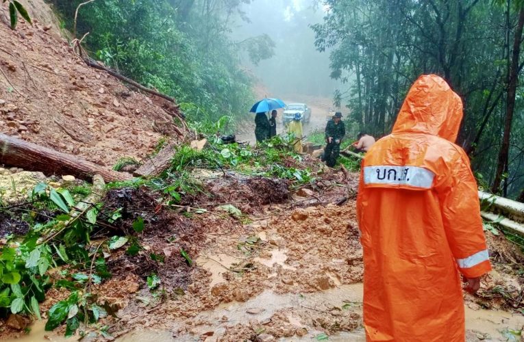 แม่ฮ่องสอน วันพ่อแห่งชาติ 5 ธันวาคม ชุมชนชายแดนร่วมพัฒนาถนนสายการค้าห้วยผึ้ง เพื่อถวายเป็นพระราชกุศลในหลวงรัชกาลที่ 9