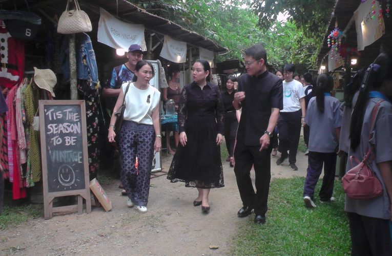 ผู้ว่ากระบี่เปิดงานเทศกาลกระบี่วิถีธรรมชาติที่เขาโต๊ะหลวงบ้านช่องพลี 6 – 8 ธันวาคมนี้เพื่อผลักดันให้กระบี่รีไวด์ก้าวขึ้นเป็นแฟลคชิพเฟสติวอล