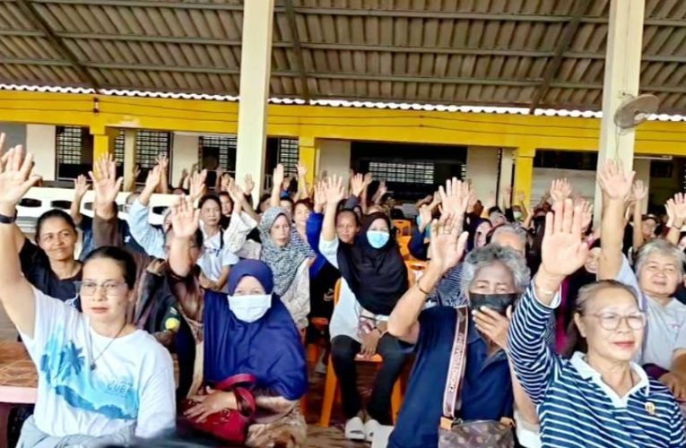 เวทีประชาคม “เทศบาลตำบล” คัดกรองบ้านน้ำท่วม ด้าน “นายกเล็กกะลุวอเหนือ” เคารพเสียงชาวบ้าน ย้ำ! “ท่วมหรือไม่..เจ้าตัวรู้ดี” – ลงตรวจเข้มเทียบตัวเลขครัวเรือน – ลงทะเบียน