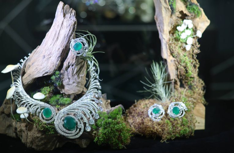 จ.จันทบุรีจัดงานเทศกาลนานาชาติพลอยและเครื่องประดับจันทบุรี 2025 ผนึกรวม 3 พื้นที่อัญมณีสำคัญสู่การกระตุ้นเศรษฐกิจและส่งเสริมการค้าขายอัญมณี หนุนเศรษฐกิจปลายปีให้คึกคักตั้งเป้าไม่น้อยกว่า 150 ล้านบาท