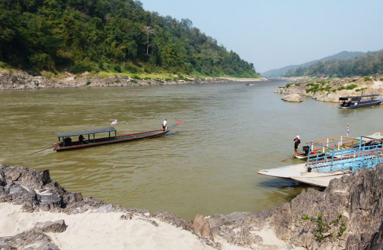 เปิดท่องเที่ยวล่องเรือแม่น้ำสาละวิน