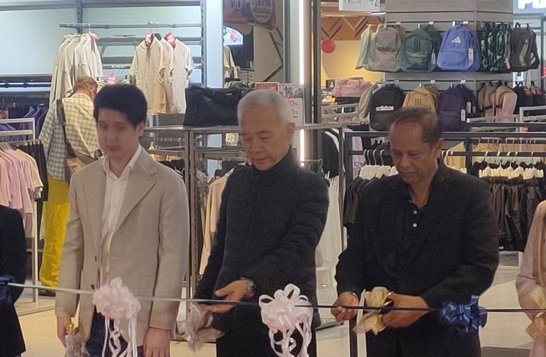 ศูนย์การค้าบลูพอร์ต หัวหิน เปิด “Sportsworld” ร้านเสื้อผ้าและอุปกรณ์กีฬา รับเทศกาลปีใหม่ 2569