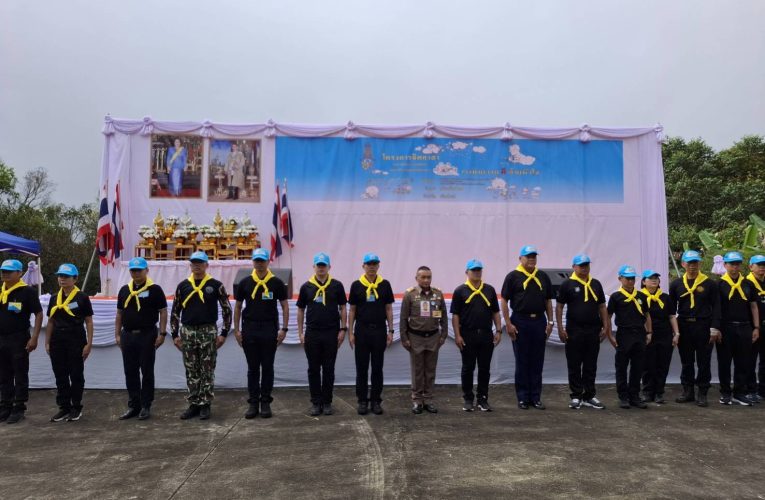 ตำรวจ สภ.ภูพิงคราชนิเวศน์ จ.เชียงใหม่ ร่วมกิจกรรมจิตอาสาบำเพ็ญสาธารณะประโยชน์ พัฒนาเส้นทางวัดพระธาตุดอยสุเทพราชวรวิหาร