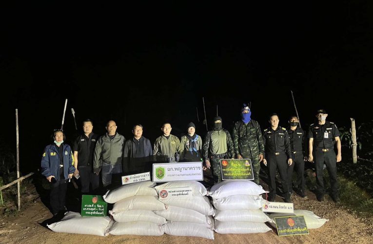 มุกดาหาร กกล สุรศักดิ์มนตรี สนธิกำลังยึดข้าวสาร 14 สอบลักลอบนำเข้าจากประเทศเพื่อนบ้าน