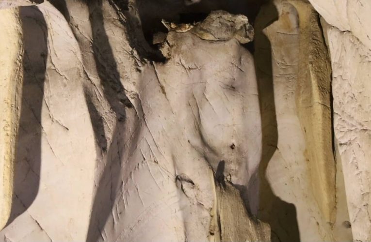 นอภ.บางสะพาน – คณะสมาคมฯ และชมรมสื่อมวลชน เยี่ยมชม “วัดเขาถ้ำม้าร้อง” เปิดประวัติตำนานม้าร้อง–บ่อน้ำทิพย์ศักดิ์สิทธิ์