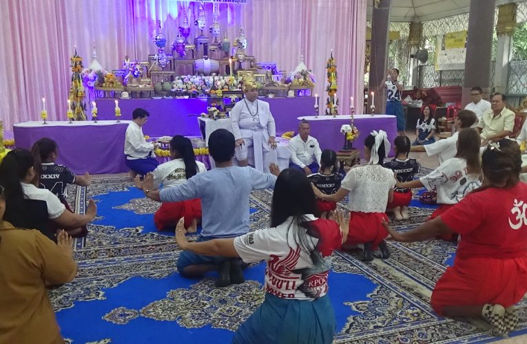 วัดจุฬามณี จัดพิธีเททองหล่อพระบรมราชานุเสาวรีย์ สมเด็จพระบรมไตรโลกนาถ เพื่อประดิษฐาน ณ วัดจุฬามณี อ.เมือง จ.พิษณุโลก สถานที่ที่ทรงออกผนวช พร้อมข้าราชบริพาร ในอดีต