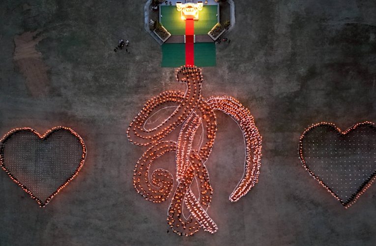 สกลนคร รวมดวงใจชาวสกลนคร แปรอักษร รำลึกถึงพระมหากรุณาธิคุณ พระพันปีหลวง