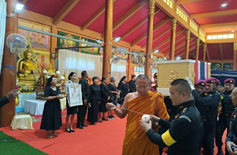 ชาวลพบุรีรับศพวีระบุรุษทหารกล้านักรบพิเศษอย่างสมเกียรติ