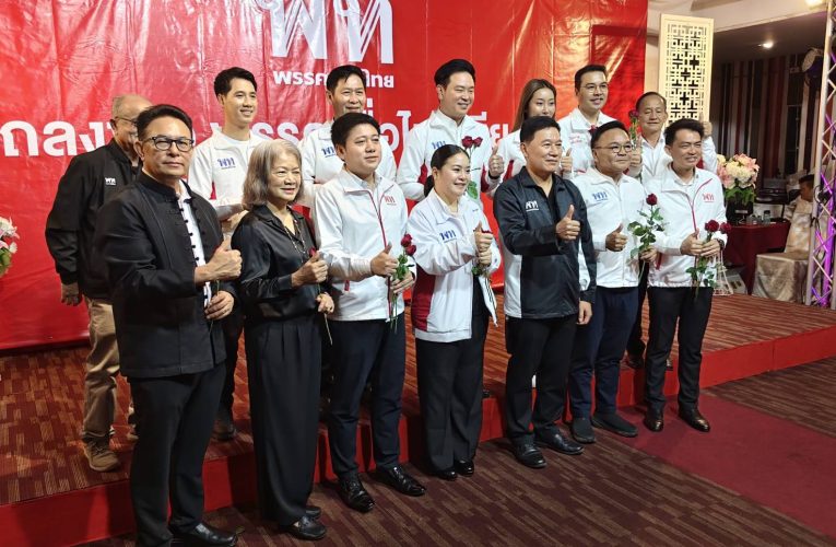 นายกฯอบจ.เชียงใหม่” ในฐานะผู่ช่วยหาเสียงพรรคเพื่อไทย เปิดตัวว่าที่ผู้สมัคร ส.ส. เชียงใหม่ของเพื่อไทยทั้ง 10 เขต ลั่นพร้อมสู้ศึกเลือกตั้งและทวงเก้าอี้ส.ส.คืน