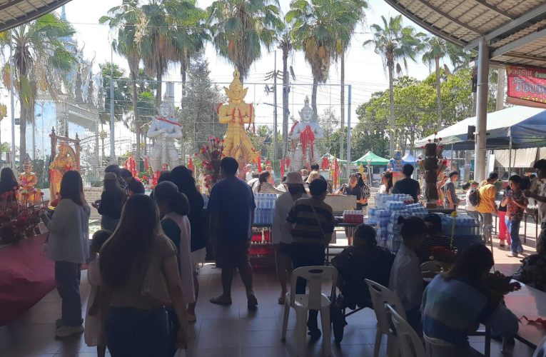 ปทุมธานี โชค2ครั้งหลักแสนผลไม้9อย่างแก้บนท้าวเวสฯให้ ข้าวสารแก้บนเนิสเซอร์รี่ยอดทะลุเป้า100,000ต่อเดือน