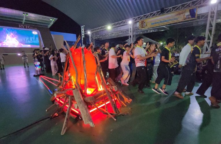 เทคนิคระยอง เปิดค่ายพักแรมลูกเสือวิสามัญ จับ’หุ่นยนต์’ ที่ใช้เสิร์ฟอาหาร แต่งลูกเสือจุดกองไฟไฮเทค เริ่มกิจกรรมรอบกองไฟ