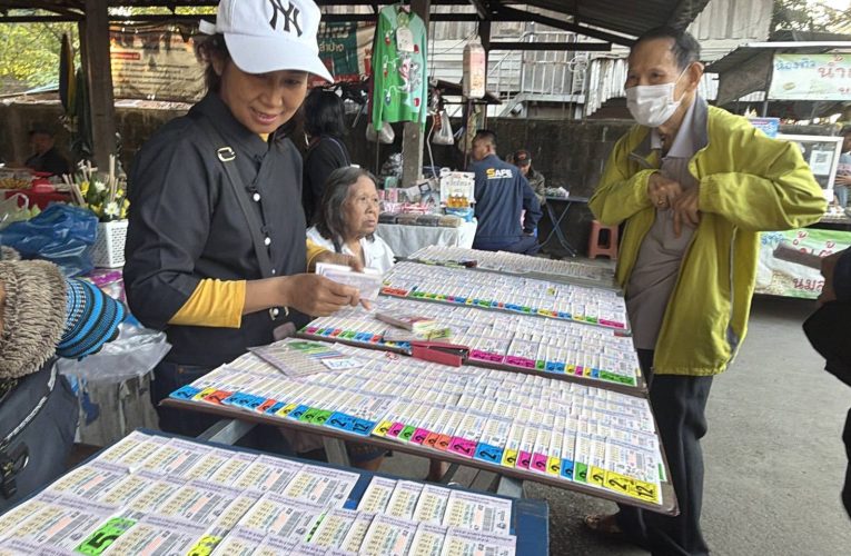 เชียงใหม่/ เลขส่งท้ายปีเก่าต้อนรับปีใหม่ ขายดี เตือนให้ระวังเลขเบิ้ล เลขนายกฯ ก็ขายดี คนแห่เอาเป็นทีเด็ด เลขเชื้อพระวงค์ ก็ขายดี ปฏิทินจีน คนยังนิยม เดือนส่งท้ายปีเก่า หวยมีให้ลุ้นแบบจุจุ 3 งวด 1 ธค ,16 ธค ,30 ธค