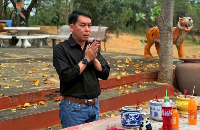 นายอำเภอกำแพงแสน คนที่ 44 กราบสักการะและไหว้สิ่งศักดิ์สิทธิ์​อำเภอกำแพงแสน เนื่องในโอกาสเข้าดำรงตำแหน่ง นายอำเภอกำแพงแสน