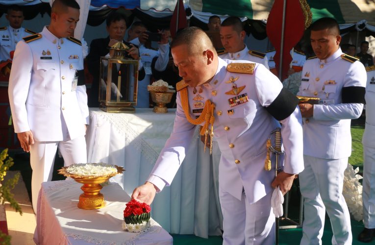 พระบาทสมเด็จพระเจ้าอยู่หัว ทรงพระกรุณาโปรดเกล้าโปรดกระหม่อม พระราชทานพระราชานุเคาระห์ ในการพระราชทานเพลิงศพ พลทหารธนรัตน์ จันทร์ประทัด ที่เสียชีวิตจากสถานการณ์ความไม่สงบในพื้นที่ชายแดนไทย-กัมพูชา