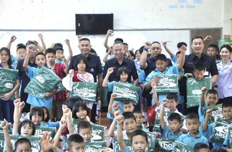 มอบผ้าห่มให้เด็กดอย