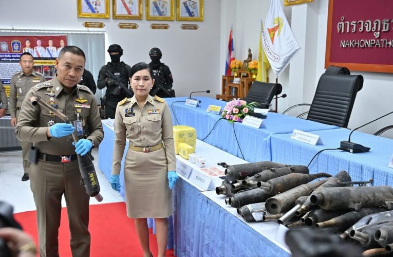 จังหวัดนครปฐม ร่วมกับตำรวจภูธรจังหวัดนครปฐม แถลงผลการจับกุมผู้ต้องหาในคดียาเสพติด อาวุธปืน บุคคลตามหมายจับ และการป้องกันปราบปรามการแข่งรถในทาง ภายใต้ปฏิบัติการ “อรุณ พิทักษ์นครปฐม”