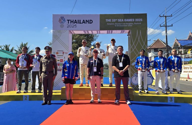 การแข่งขันไตรกีฬา ซีเกมส์ ครั้งที่ 33 สนามหาดแม่พิมพ์ แข่งวันแรก ชิง 3 เหรียญทองทีมชาย-หญิง และทีมผสม วิ่ง 2.5 กม.ว่ายน้ำ 500 ม. ทีมจากอินโดนิเซีย กวาดทั้งหมด 3 เหรียญ