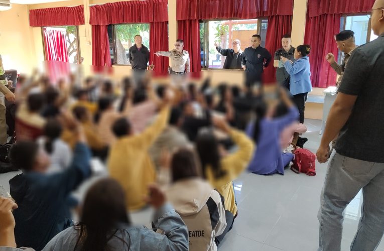 สุพรรณบุรี ตำรวจสืบสวนภาค 7 จับขบวนการลักลอบขนต่างด้าวกว่า50คน