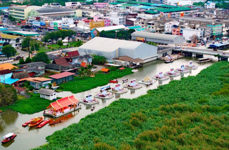 สุพรรณบุรี ขบวนนาวาบูชาธรรมอัญเชิญเครื่องสักการะบูชาพระมงคลเทพมุนี