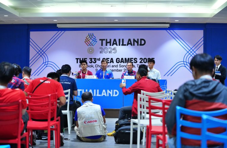 “ธวัชชัย ดำรงอ่องตระกูล” และ “ชนภัช บัวพันธ์” ร่วมแถลงข่าวก่อนการแข่งขันฟุตบอลชายซีเกมส์ ครั้งที่ 33 รอบชิงชนะเลิศ