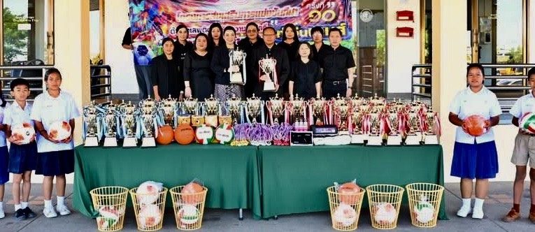 นายก อบจ .นครปฐมมอบอุปกรณ์กีฬาให้กับ กลุ่มท่าจีนก้าวหน้า “ท่าจีนเกมส์“ครั้งที่ 10