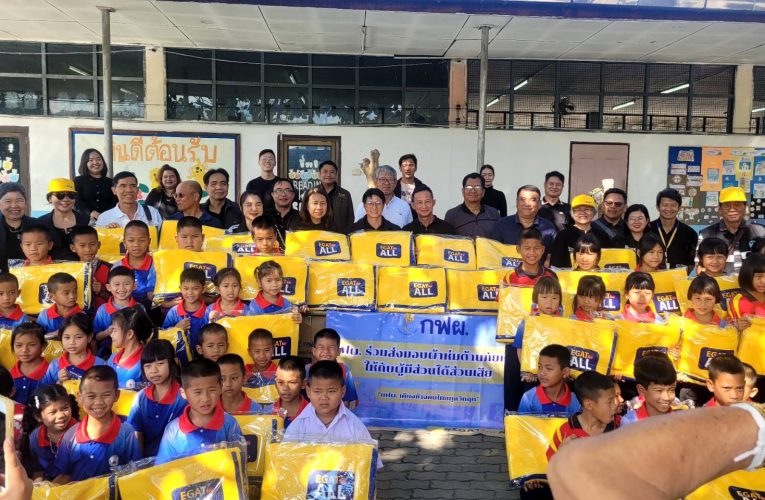 การไฟฟ้าฝ่ายผลิตแห่งประเทศไทย (กฟผ) นำคณะสื่อมวลชน 18 จังหวัด ภาคเหนือ ศึกษาดูงาน สถานีไฟฟ้าแรงสูงลำพูน 3และนำผ้าห่มไปมอบให้กับนักเรียนโรงเรียนวัดหนองหล่ม จ.ลำพูน