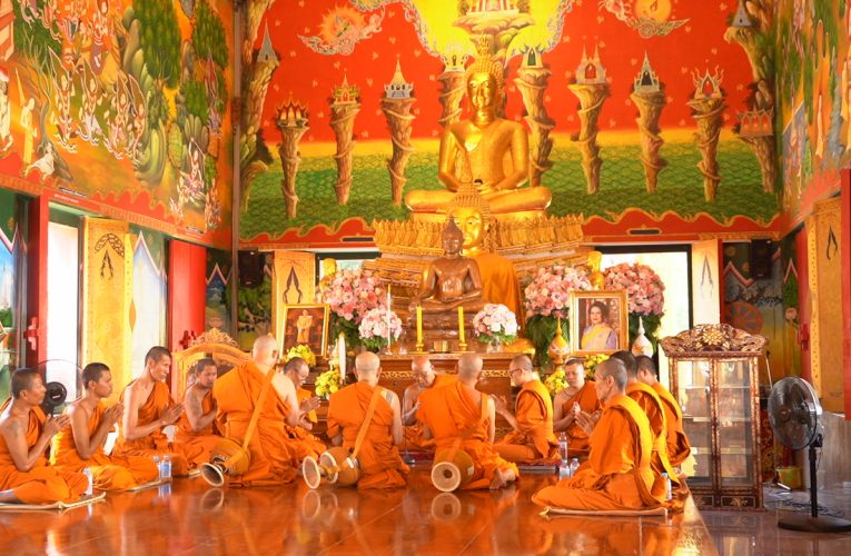 นายอำเภอเป็นประธานอุปสมบทนาคหมู่ศิลปินตลก