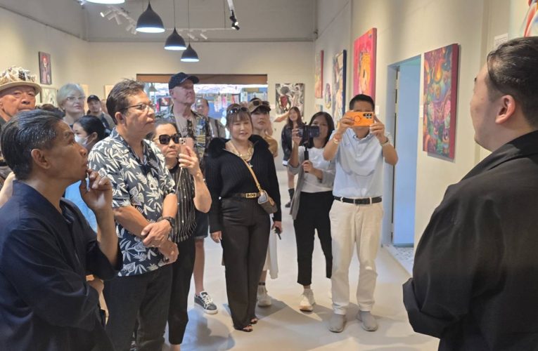 บ้านศิลปินหัวหินเปิดนิทรรศการภาพเขียนสี ศิลปินรุ่นใหม่จากจุฬาฯ สะท้อนมิติความคิดคนรุ่นใหม่ เปิดให้ชมฟรี