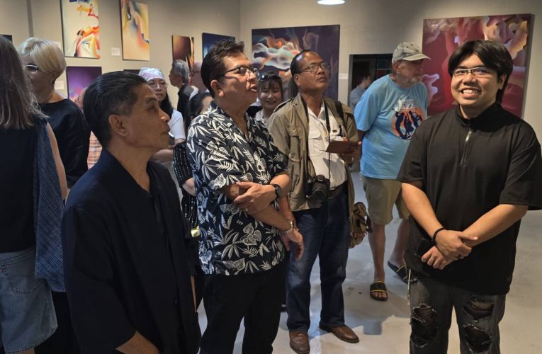 บ้านศิลปินหัวหินเปิดนิทรรศการภาพเขียนสี ศิลปินรุ่นใหม่จากจุฬาฯ สะท้อนมิติความคิดคนรุ่นใหม่ เปิดให้ชมฟรี