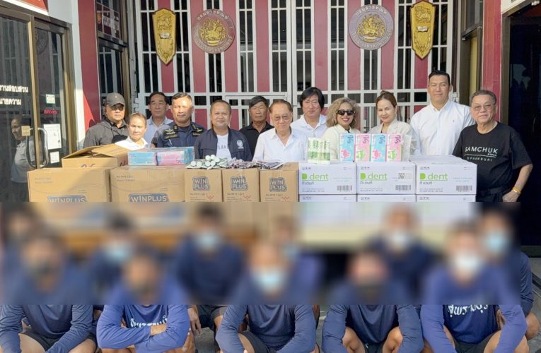 สุพรรณบุรีอดีต รมช.พม.ร่วมเจ้าโรงงานใจบุญขนยาสีฟันแปรงสีฟันมูลค่านับแสนมอบให้ผู้ต้องขัง