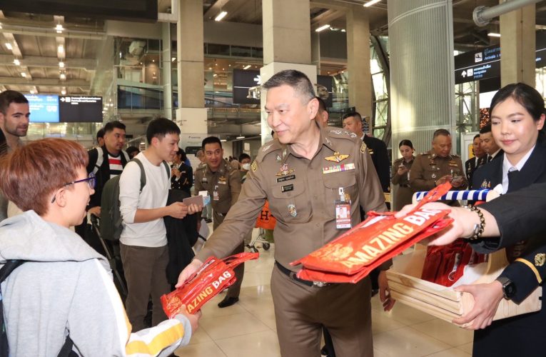 สมุทรปราการ สตม. ผนึกกำลัง ททท. ระดมกำลังดูแลนักท่องเที่ยวช่วงคริสต์มาส–ปีใหม่ 2569 มุ่งสร้างความประทับใจตั้งแต่ก้าวแรก สะท้อนความทุ่มเทของเจ้าหน้าที่ตรวจคนเข้าเมือง