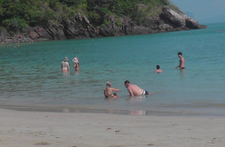 อุทยานหมู่เกาะลันตาเรียกประชุมคณะกรรมการที่ปรึกษาพิจารณา 4 เรื่องสำคัญกำหนดปิดแหล่งท่องเที่ยวเพื่อฟื้นฟูสภาพแวดล้อมและแก้ปัญหาลิงสร้างตความเดือดร้อนชาวบ้านนักท่องเที่ยว