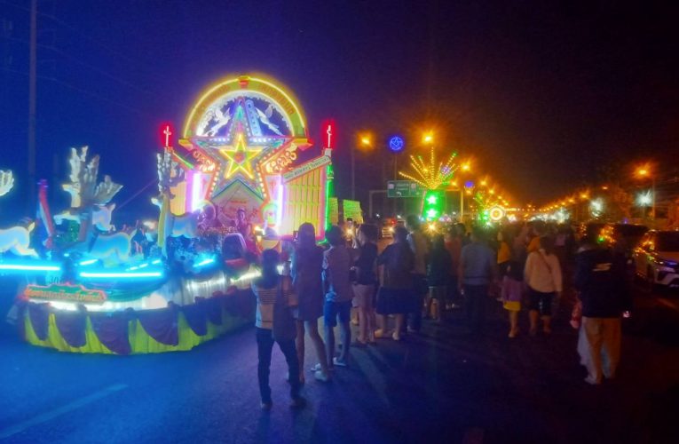 สกลนคร อลังการ์แห่ดาวท่าแร่25 ธ.ค.นักท่องเที่ยวรอชมดาวใหญ่ 400 ดวง