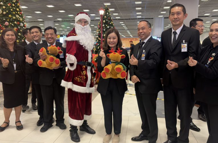 สมุทรปราการ ท่าอากาศยานสุวรรณภูมิ (ทสภ.)จัดกิจกรรม “มอบ Travel Kit และของขวัญเซอร์ไพรส์”เนื่องในโอกาส เทศกาลคริสต์มาสและปีใหม่ ประจำปี 2569