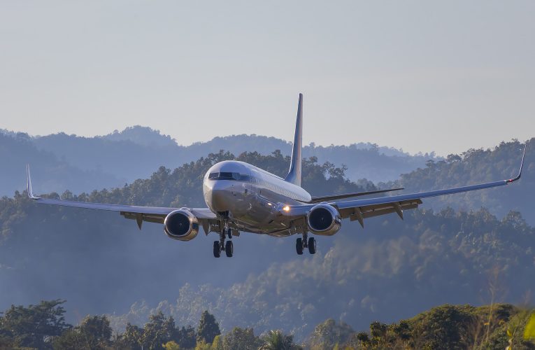 สมเด็จพระราชินีทรงฝึกบินที่แม่ฮ่องสอน