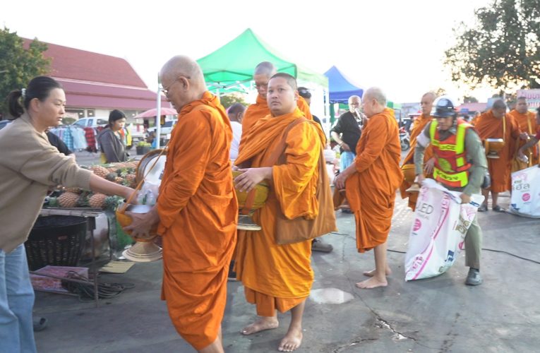 พระศิลปินตลกออกบิณฑบาตโปรดสัตว์/เผยแผ่พระศาสนา
