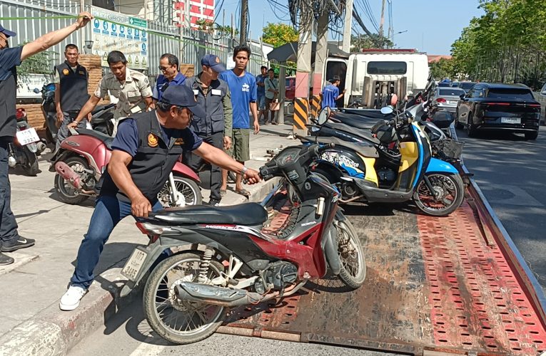 ฉะเชิงเทรา ผู้ว่าสั่งปกครองคุมเข้ม จยย.ยึดทางเท้าหน้า รพ.