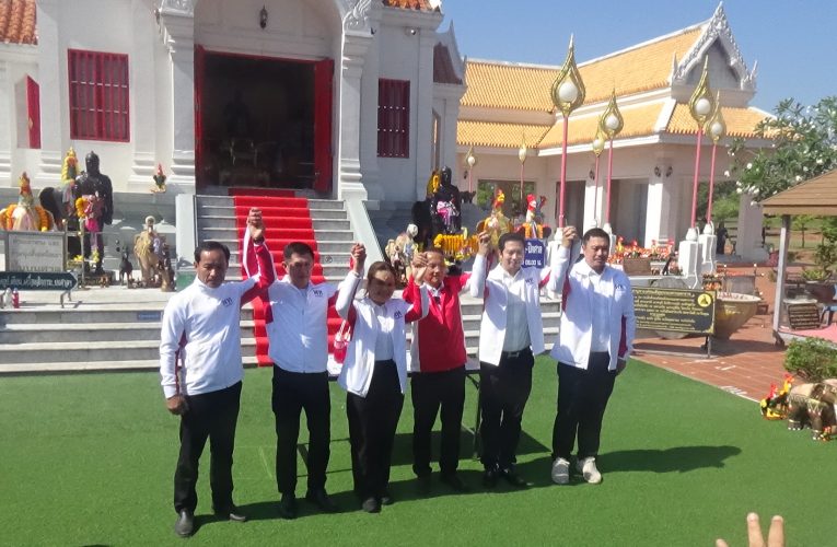 สมศักดิ์ เทพสุทิน แกนนำคนสำคัญของพรรคเพื่อไทย ที่รับผิดชอบเหนือตอนล่างกลางตอนบน ลุยวันแรก 3 จังหวัด ช่วยหาเสียงให้ผู้สมัครที่ส่งครบทุกเขต มั่นใจคว้าเก้าอี้ ส.ส.ได้เกือบทั้งหมด