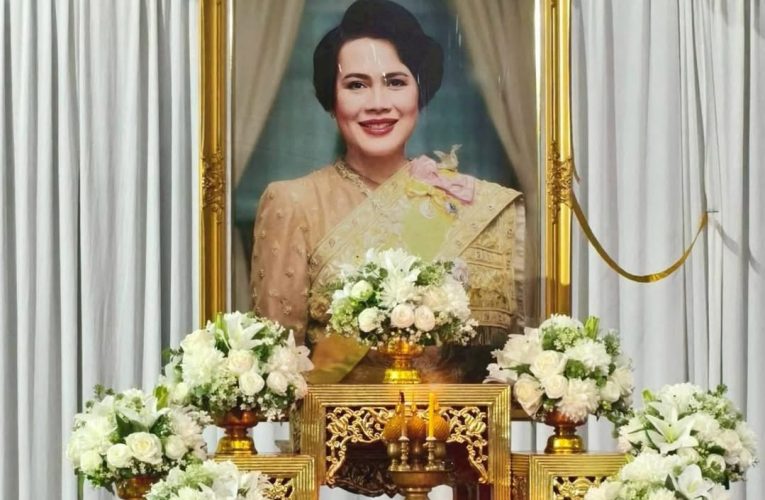 อำเภอกำแพงแสนร่วมกับคณะสงฆ์อำเภอกำแพงแสน จัดพิธีบำเพ็ญกุศลสวดพระอภิธรรม เพื่ออุทิศถวายพระราชกุศลแด่ สมเด็จพระนางเจ้าสิริกิติ์ พระบรมราชินีนาถ พระบรมราชชนนีพันปีหลวง