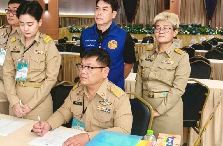 นครปฐม บรรยากาศการรับสมัครผู้ประสงค์สมัครรับเลือกตั้งสมาชิกสภาผู้แทนราษฎรวันแรก